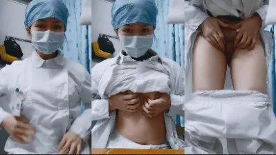 Chị y tá bịt khẩu trang khoe lồn múp